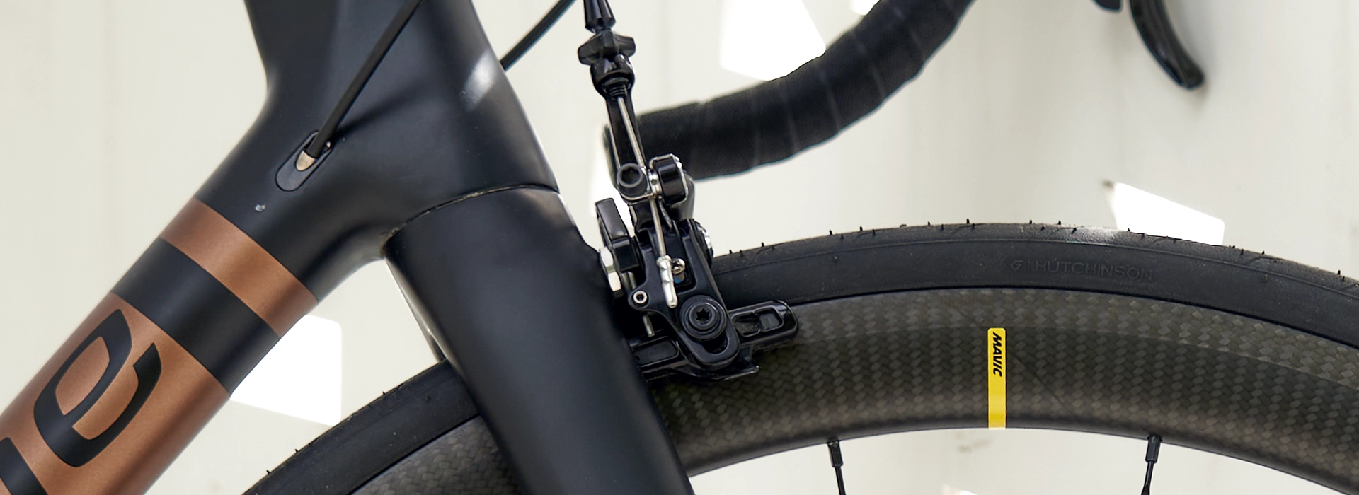 Road brake pads: carbon and aluminum rims