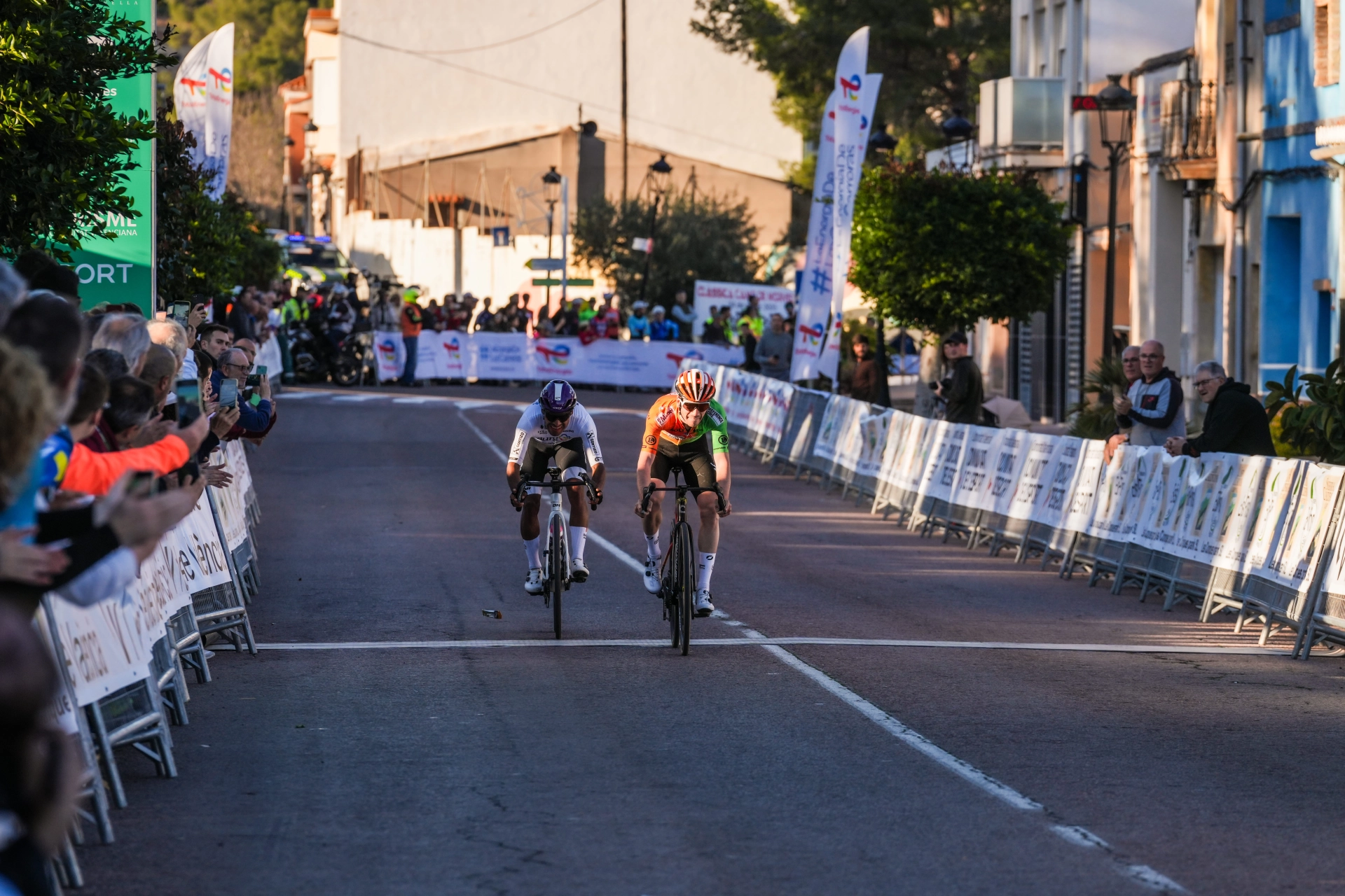 Podium pour Nicolas Breuillard en Espagne avec les nouvelles Mavic Cosmic SLR 45 Disc Podium pour Nicolas Breuillard en Espagne avec les nouvelles Mavic Cosmic SLR 45 Disc