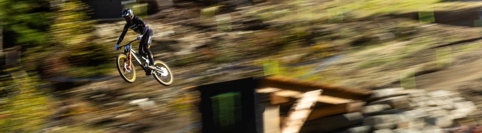 Luke Wayman e le sue Deemax DH conquistano il 4° posto nella Coppa del Mondo di discesa libera a Whistler