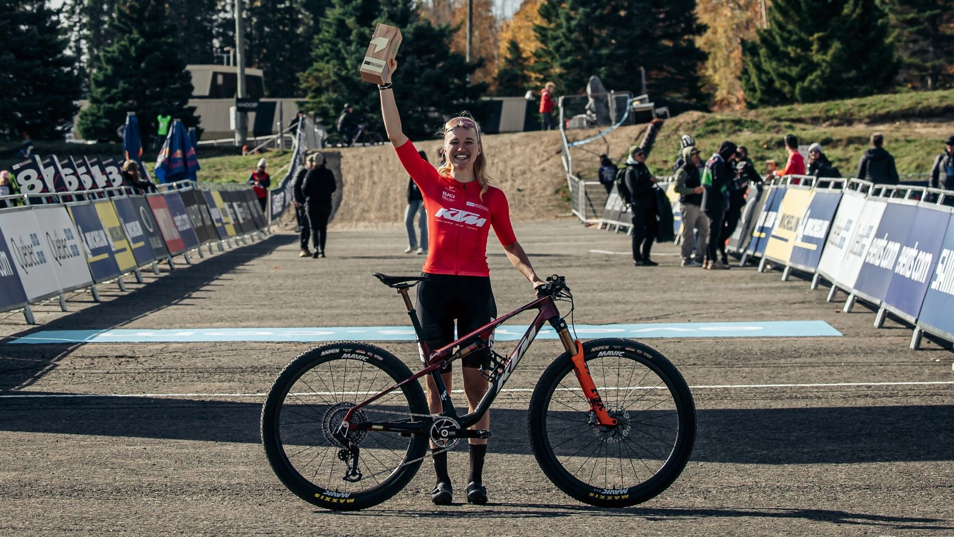 Katharina Sadnik - KTM campionessa mondiale U23 in XCC con le sue Mavic Crossmax SL Ultimate