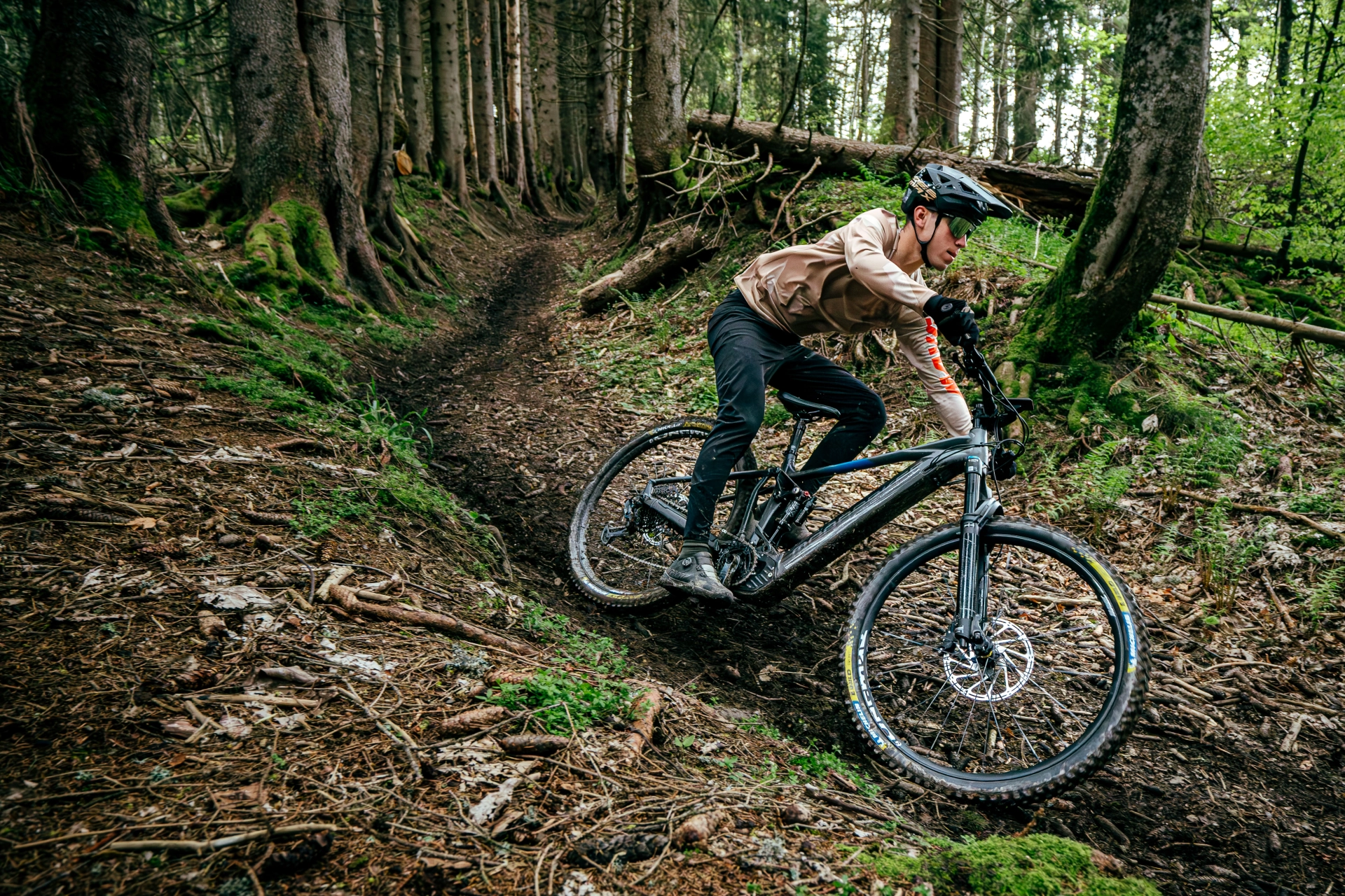 Mavic-Räder für E-Mountainbikes: e-Crosstrail und e-Deemax, bereit für das Paar Mavic-Räder für E-Mountainbikes: e-Crosstrail und e-Deemax, bereit für das Paar