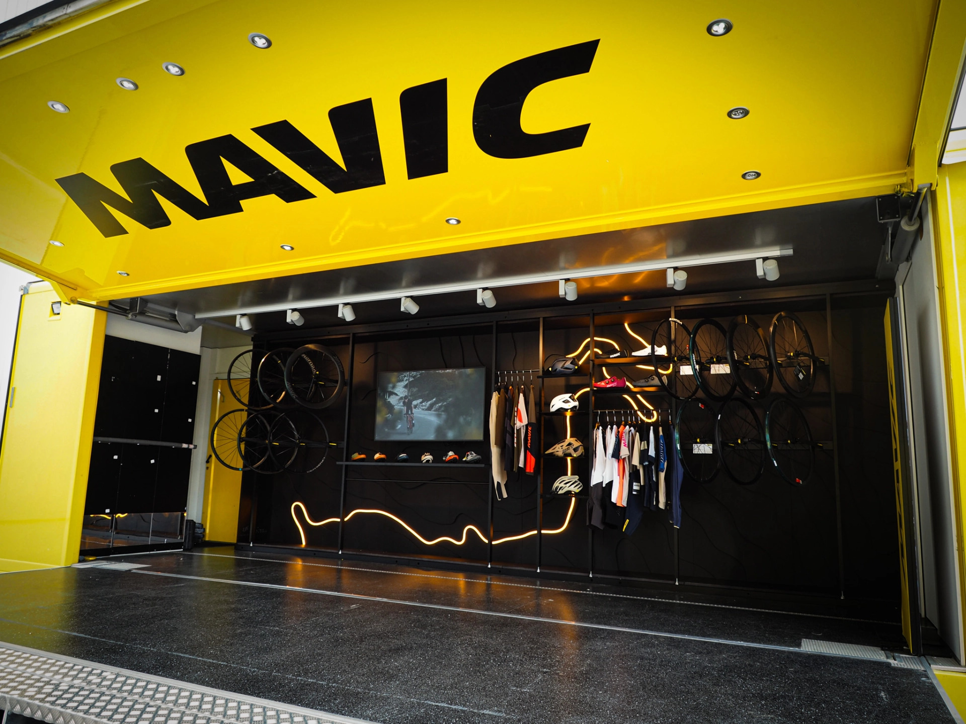 ¡Mavic bajo el sol del Roc d'Azur!