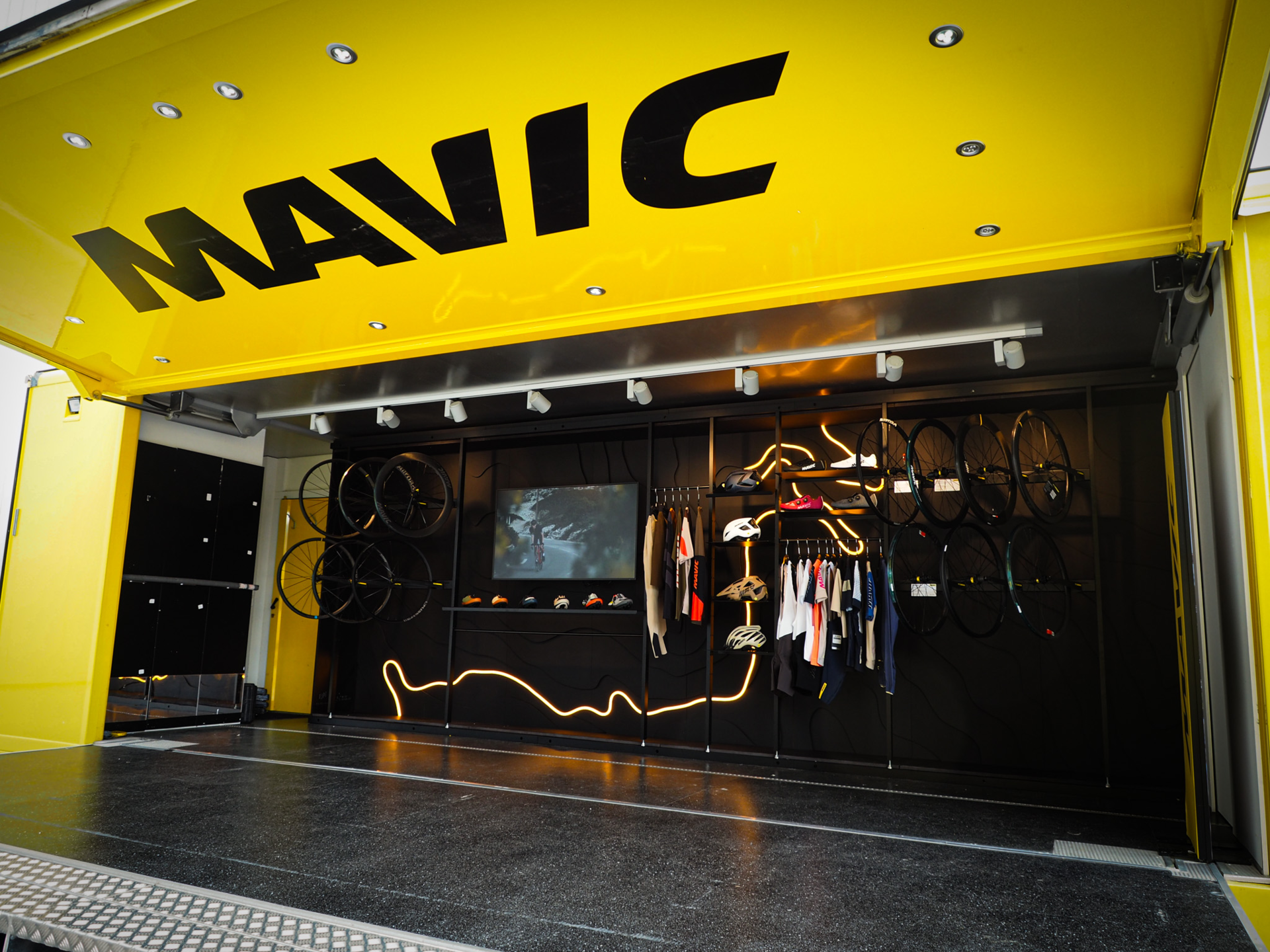 ¡Mavic bajo el sol del Roc d'Azur! ¡Mavic bajo el sol del Roc d'Azur!