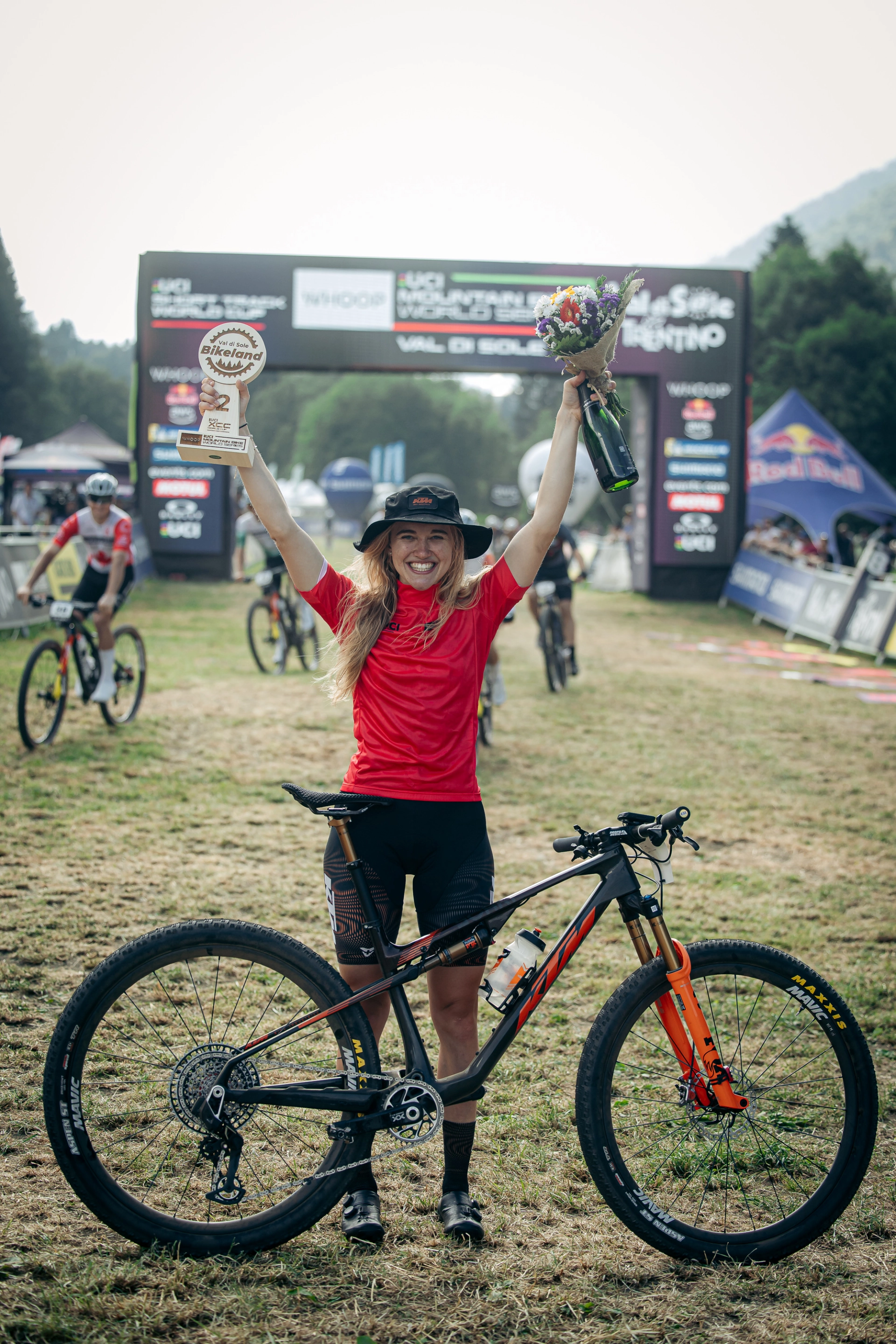 Katharina Sadnik, del equipo KTM Factory Mtb, lidera la XCC 23 de la UCI Mountain Bike World Series con sus Crossmax SL Ultimate. Katharina Sadnik, del equipo KTM Factory Mtb, lidera la XCC 23 de la UCI Mountain Bike World Series con sus Crossmax SL Ultimate.