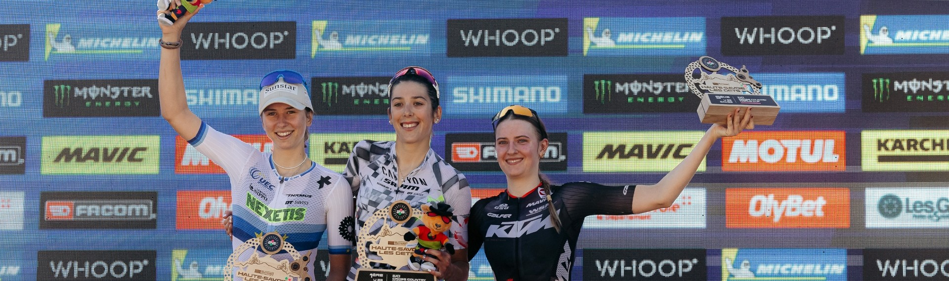 Katrin Embacher completa il podio nella categoria XCO U23 nella prova di Coppa del Mondo a Les Gets Katrin Embacher completa il podio nella categoria XCO U23 nella prova di Coppa del Mondo a Les Gets