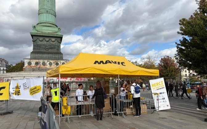 1000 casques pour 1000 vies : les casques Crossroad de Mavic distribués aux étudiants parisiens