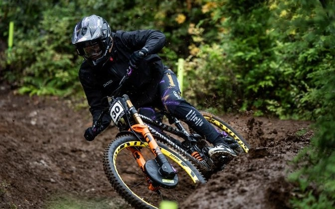 Luke Wayman und sein Deemax DH belegen den 4. Platz beim Abfahrts-Weltcup in Whistler