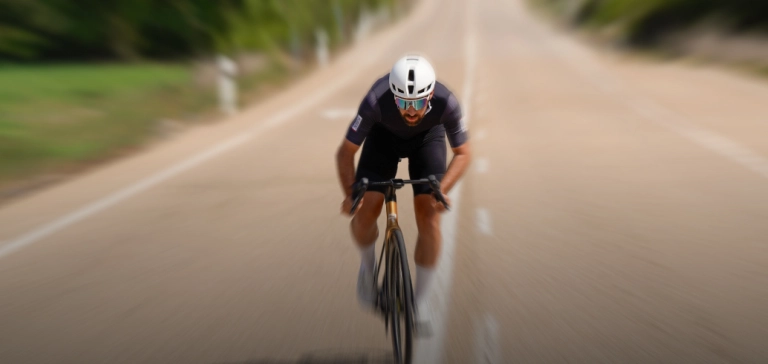Il casco da strada più veloce, sia in posizione aerodinamica che eretta