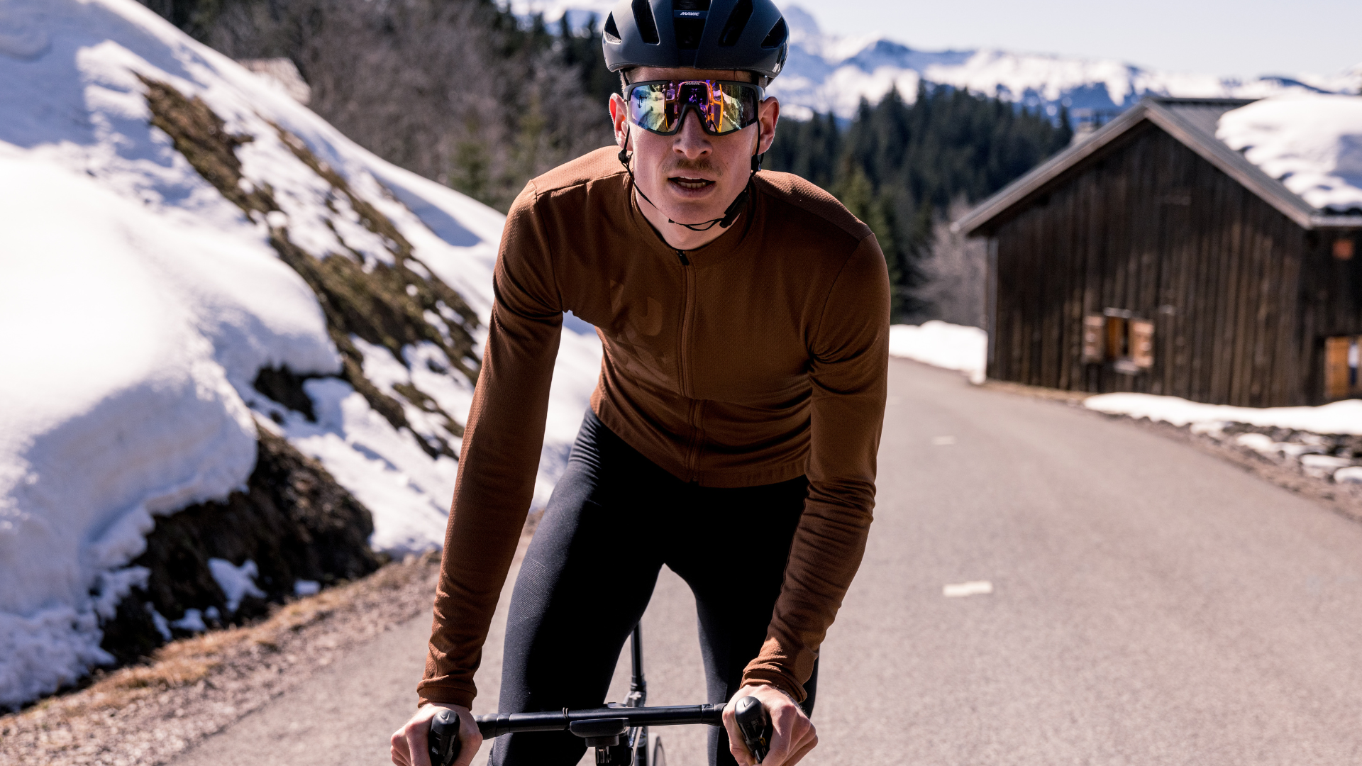 Style and versatility for committed cyclists 