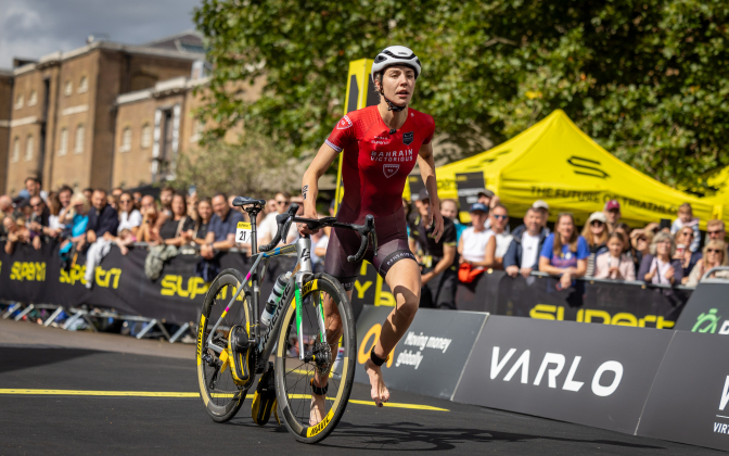 Cassandre Beaugrand and Jeanne Lehair shine at the London Super Tri