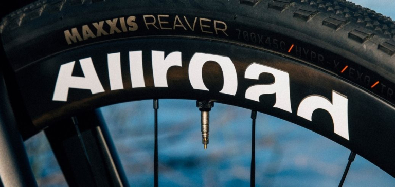 Perfektes Gleichgewicht zwischen Seitensteifigkeit und vertikaler Nachgiebigkeit für ein dynamisches Fahrverhalten