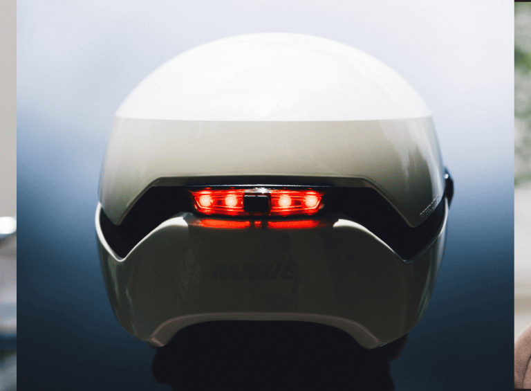 交通の中で目立ち、常に安全を確保し、一年中安心して走行できます。