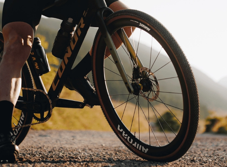 Mehr Kontrolle bei niedrigem Reifendruck. Tubeless-fähig und sofort einsatzbereit. Mavic-Naben: Fahren Sie weit hinaus, kehren Sie sicher zurück.