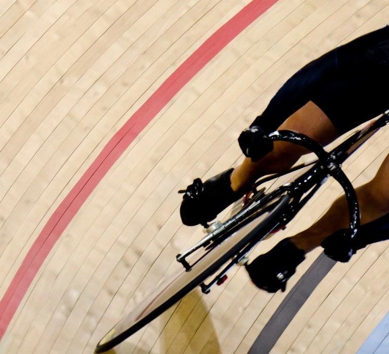 From the standing start to the final lap: controlled inertia, optimized aerodynamics, frictionless rolling